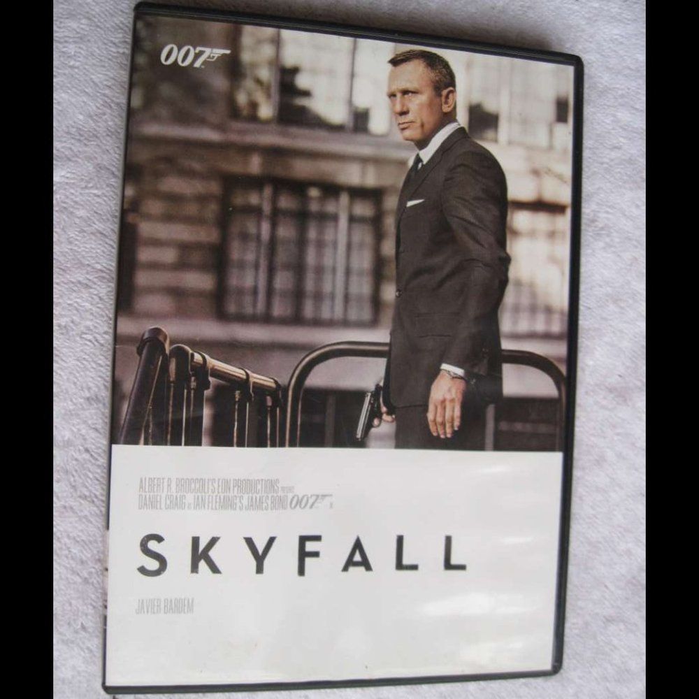 Skyfall 007 James Bond Daniel Craig Ian Fleming Javier Bardem DVD Bundle for $3